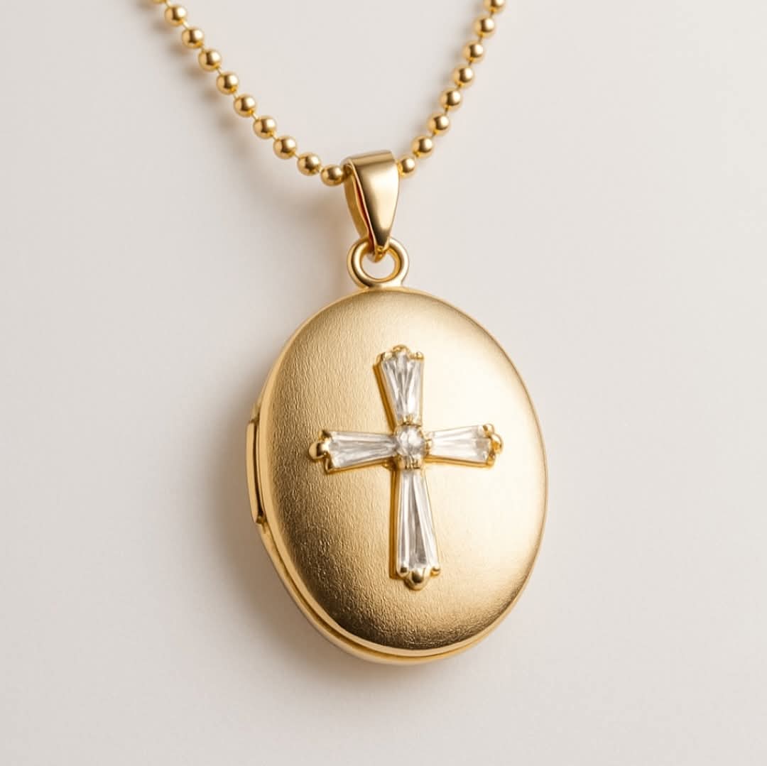 Relicário Oval com Cruz