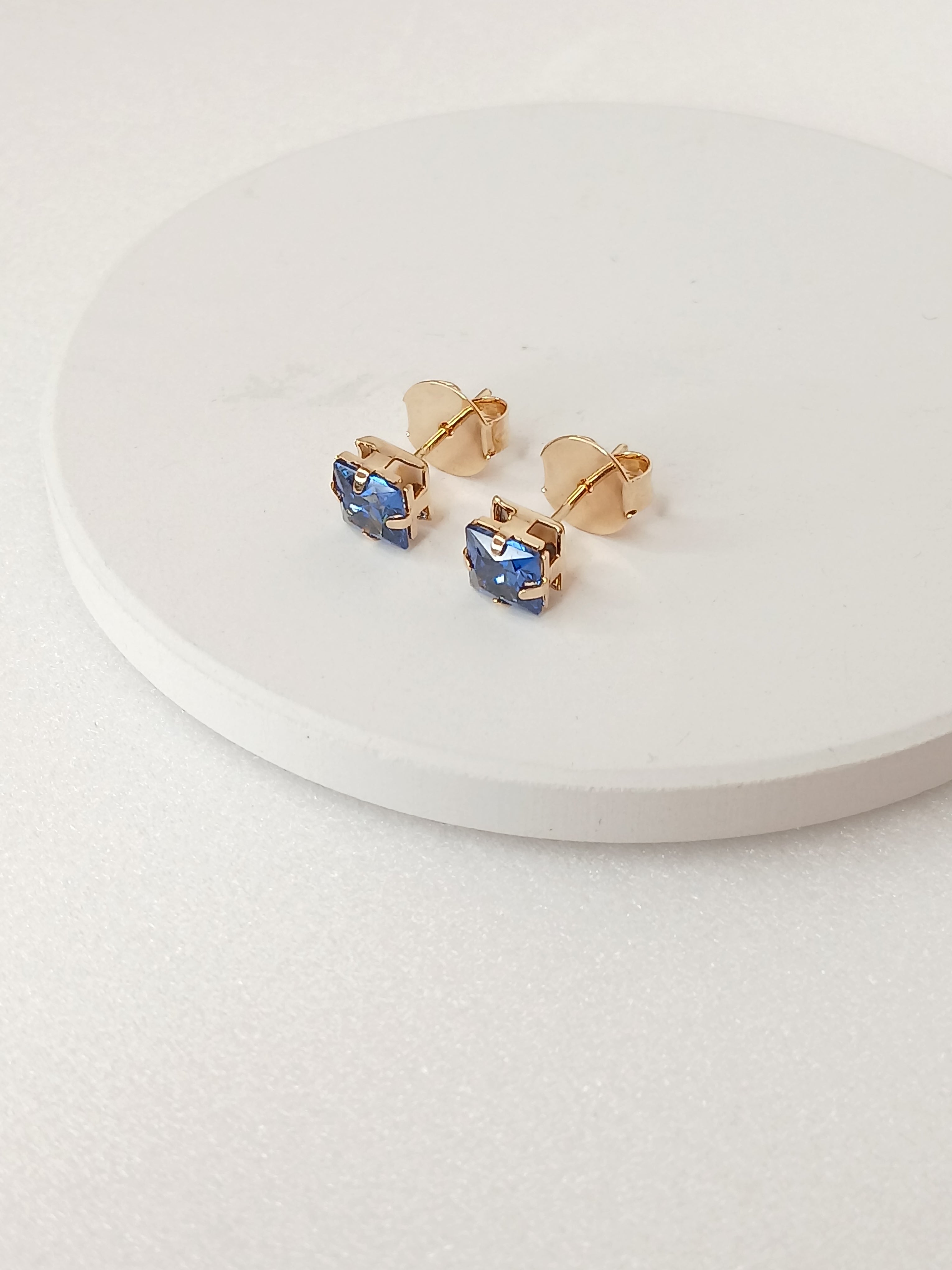 Brinco Ponto de Luz Quadrado