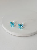 Brinco Ponto de Luz Coração Azul Turqueza