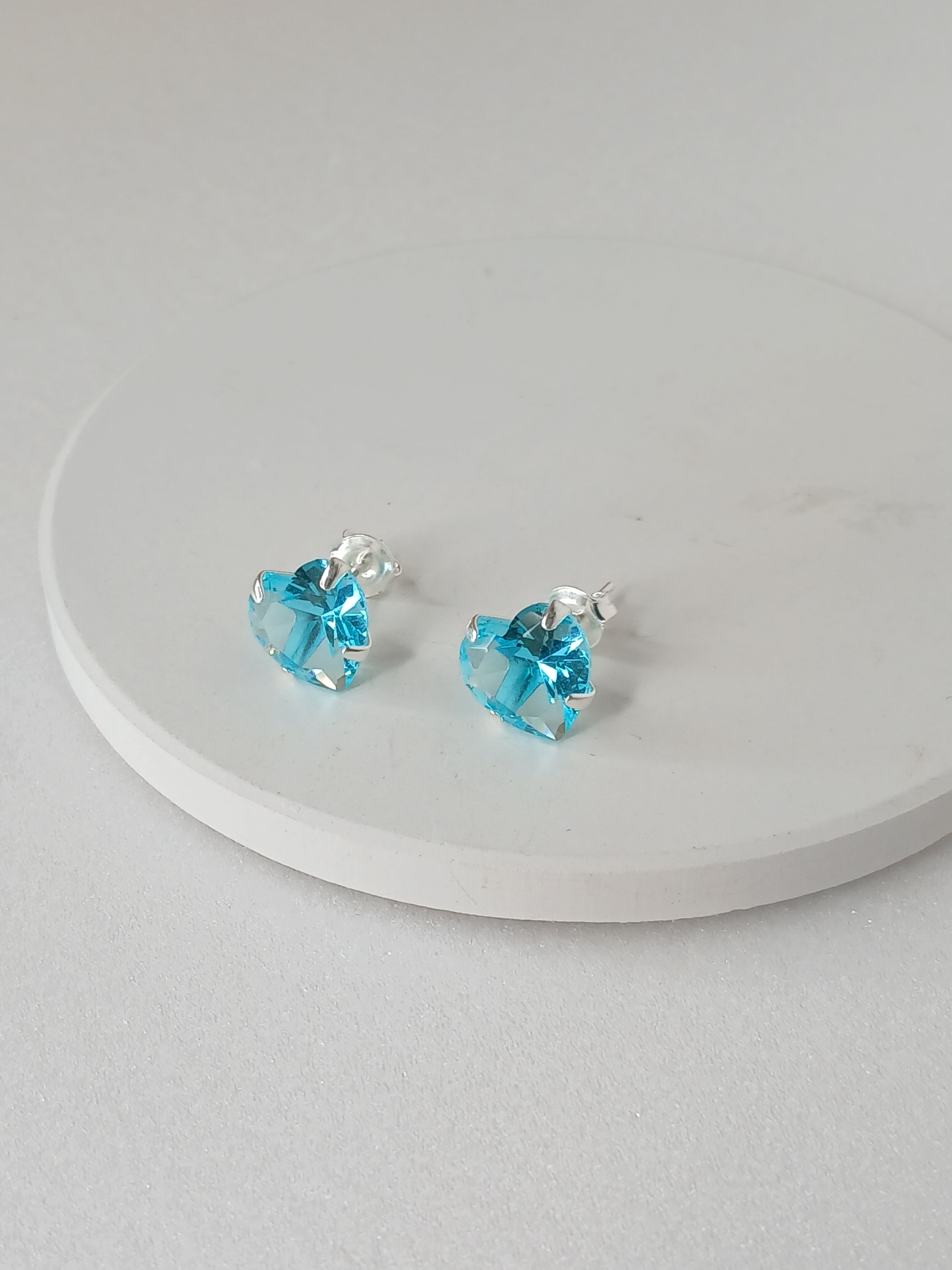 Brinco Ponto de Luz Coração Azul Turqueza