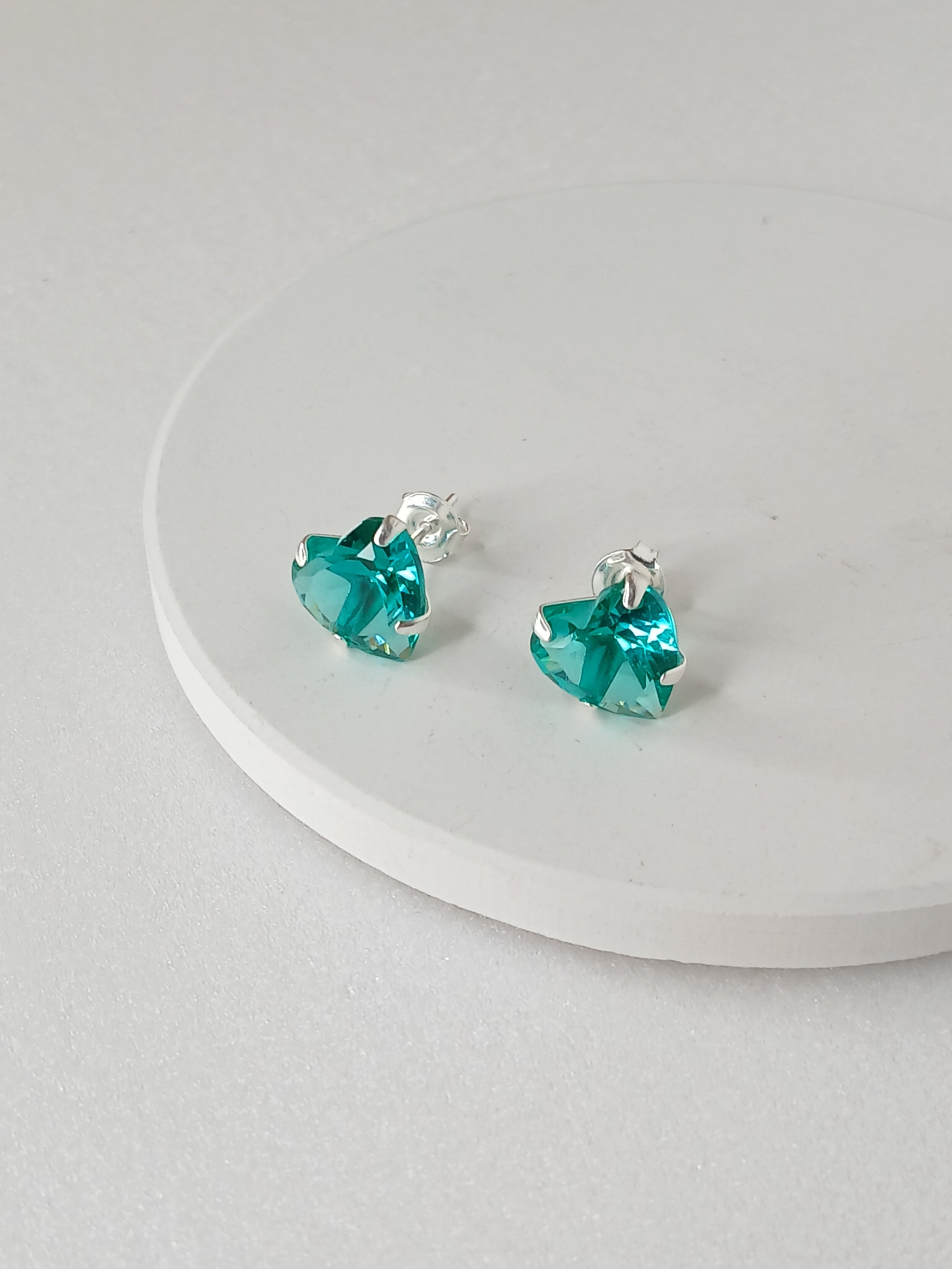 Brinco Ponto Luz Coração Verde Tiffany