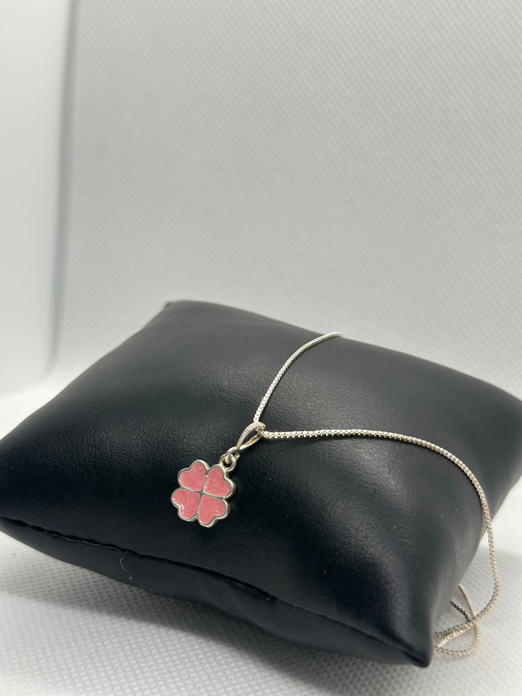 Colar trevo Rosa